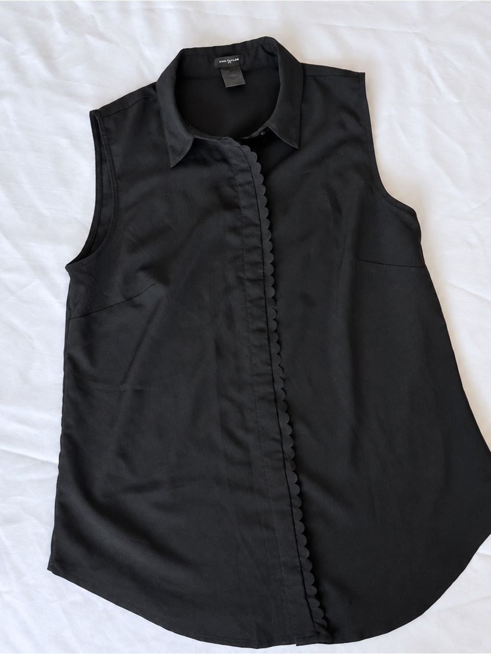 Ann Taylor Black Sleeveless Scallop-Trim Button-Front Shirt